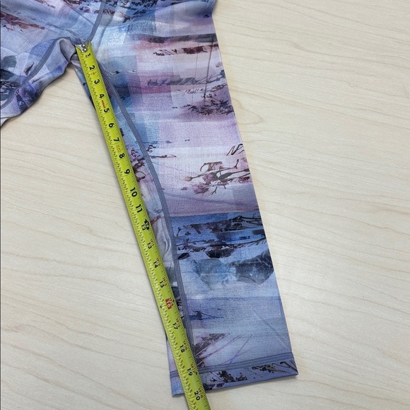 Lululemon cropped tights, leggings, gym, yoga pants size 6, print, perfect! - Picture 8 of 9